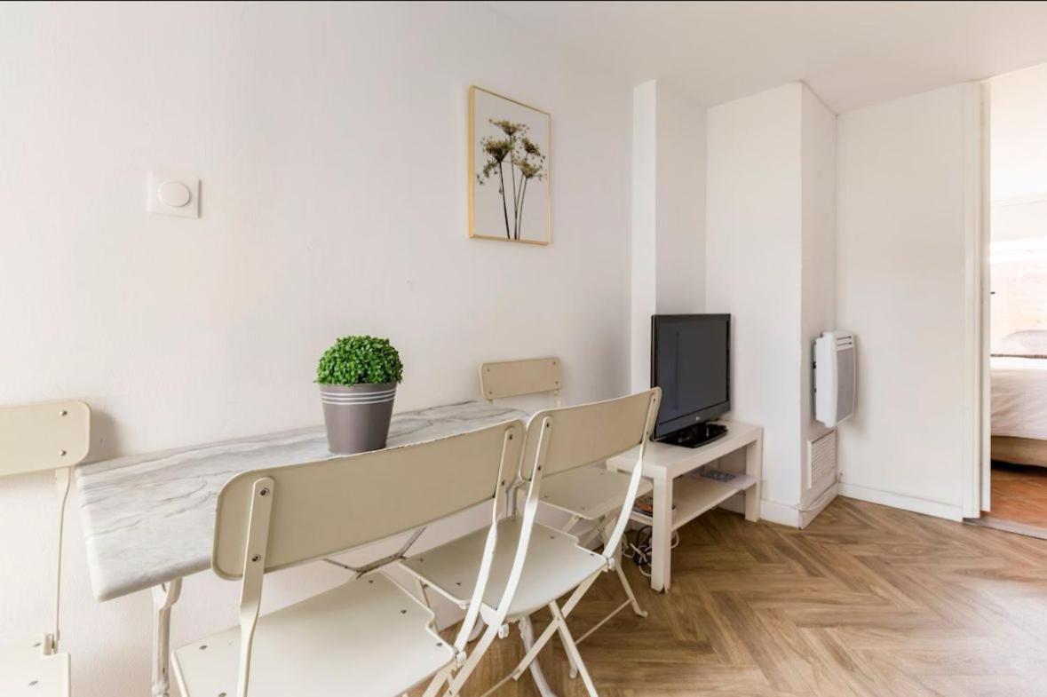 Escapade Pres De Lille - Appartement Charmant Avec Terrasse Et Parking Privee Mons-en-Baroeul Dış mekan fotoğraf