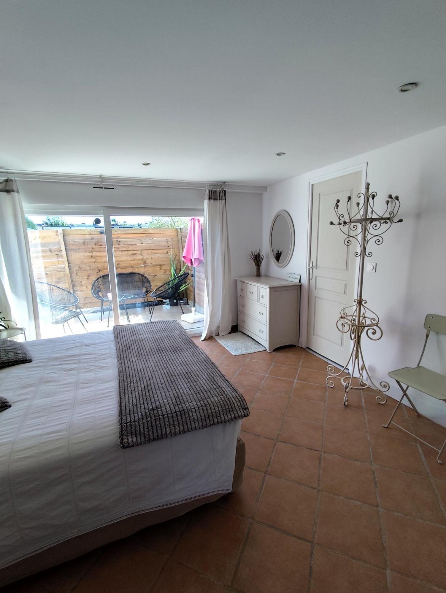 Escapade Pres De Lille - Appartement Charmant Avec Terrasse Et Parking Privee Mons-en-Baroeul Dış mekan fotoğraf